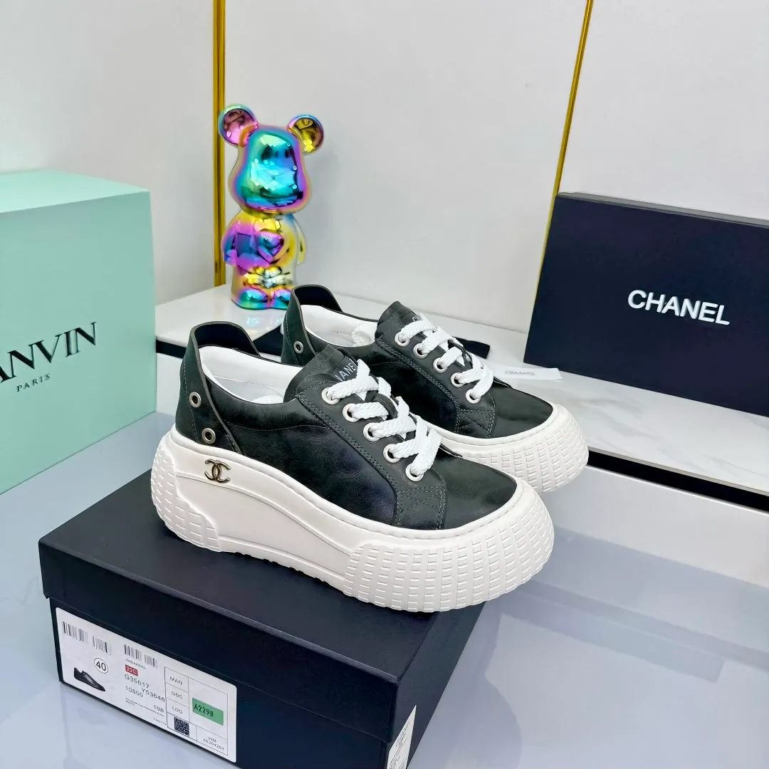 👟👟Ex-factory price 640👟👟 Chanel bread shoes ~ original calfskin panda shoes Chanel 25C latest hot style panda black and white sports shoes casual sneakers Xiaoxiang hot item classic black and white panda color coco girls must pay Fabric: original custom mixed sheepskin lining: original imported breathable mesh lining outsole: Original molded rubber + TPU combination Size: Women's 35-41